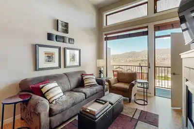 Image de * Vues sur le lac Instaworthy * Suite Penthouse de luxe * Étapes du lac * Piscine / bain à remous * WiFi