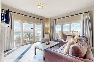 Image de Oceanview Resort Gem avec une piscine partagée, un bain à remous, un sauna, des courts de tennis, et plus encore!