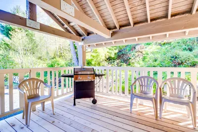 Image de Nouvelle maison dans un endroit calme avec des équipements modernes à proximité de la plage, du lac et de la ville