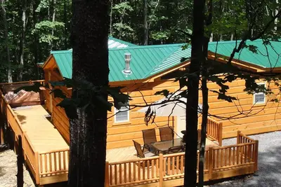Image de Private Log Cabin - Bain à remous, Écrans plats, Wi-Fi, Cheminée, Sm Pet Considered
