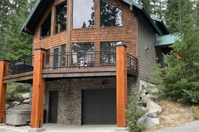 Nouvelle Liste! Spacieuse maison w / vue sur le lac, bain à remous, atmosphère calme toute l'année