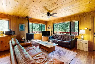 Image de Chalet de montagne avec vue sur les chiens avec WiFi gratuit - isolé avec espace pour errer!