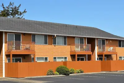 Image de Condo 2Bd \/ 1Ba récemment rénové à 2 pâtés de maisons de la plage \/ Convention Ctr \/ Downtown