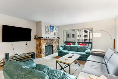Image de Condo w / excellent emplacement au pied de la montagne, à proximité de randonnée, ski et vélo