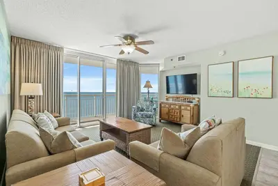 Image de Crescent Shores, Condo 4 Chambres sur la Plage, Bain à Remous et Connexion Wi-fi Gratuite!
