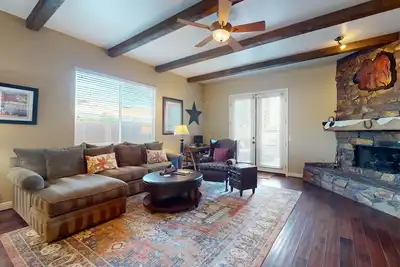 Image de Nouvelle Liste! Maison élégante avec grand espace extérieur, piscine privée et spa