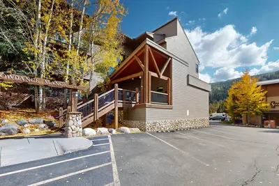 Image de Nouvelle Liste! Condo bien situé avec piscine commune, bain à remous - à pied des pistes