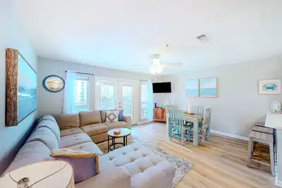 Image de Beau condo w / piscine partagée et belle vue sur l'océan - à pied de la plage!
