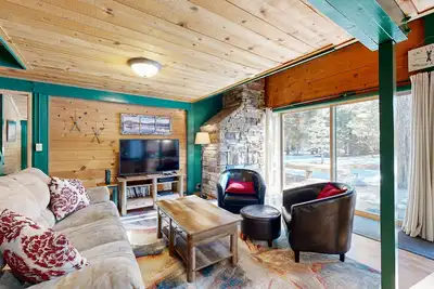 Image de Cabine avec 8 forfaits Sharc (accès aux piscines partagées, au spa et plus encore! )