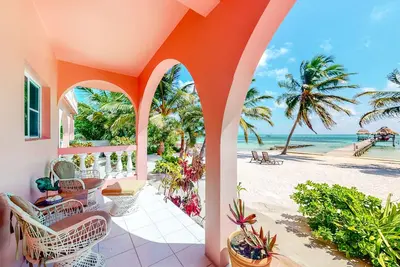 Image de Nouvelle Liste! Escapade en bord de mer romantique w / vue panoramique, piscine partagée, et plus encore!