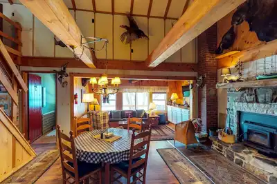 Image de Dog-friendly, cabine au bord du lac avec cuisine complète, foyer, WiFi gratuit, de superbes vues