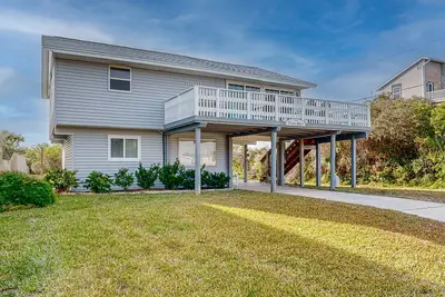 Image de Nouvelle Liste! Famille, maison sur 2 niveaux avec terrasse - promenade de la plage, 1 chien bienvenu