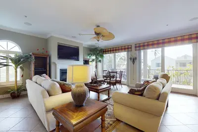 Image de Condo haut de gamme w / grande terrasse et piscine partagée - à quelques pas de la plage