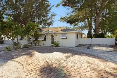 Duplex en bord de mer pittoresque dans un emplacement idéal - lanai blindé et chariot gratuit!