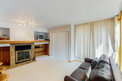 Image de Condo confortable avec accès facile à la randonnée et au ski - chiens bienvenus!