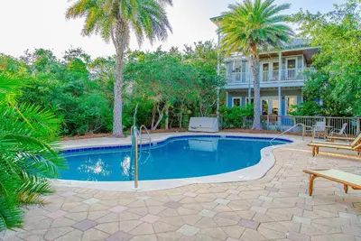 Image de Mer maison familiale w / vue sur l'océan, piscine partagée, et beaucoup de place!