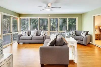 Image de Nouvelle Liste! Dog-friendly home w \/ grande terrasse, piscines partagées, tennis et club de plage