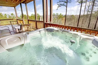 Image de Mountaintop maison w \/ bain à remous, 2 ponts, table de billard et une vue imprenable - 1 chien Ok!