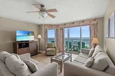 Image de Incroyable Malibu Pointe 3 Bedroom Ocean View Condo, 1103!