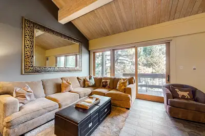 Image de Ski-in / out condo w / piscine partagée, tennis, salle de gym et plus - golf à proximité!