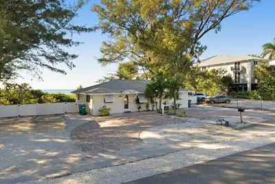 Darling beachside villa w / espace et la vie privée - une expérience côtière confortable en Floride!