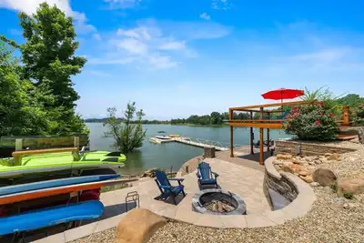 Image de Accueil Lakefront w \/ Meilleur coucher de soleil sur le lac. Hot Tub & immenses espaces extérieurs