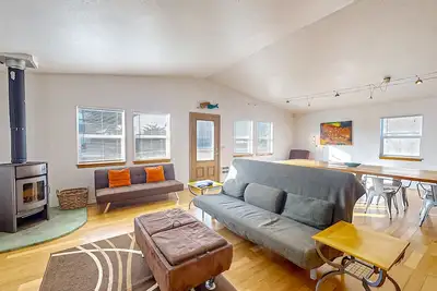 Image de Maison luxueuse avec grande chambre, poêle à bois et plage à proximité - chiens Ok!