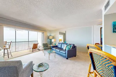 Image de Condo Oceanfront w / une piscine chauffée partagée et vue sur l'océan, marcher jusqu'au chariot gratuit!