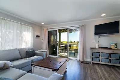 Image de Incroyable fin unité Villa w / Eau / Plage Vues! Dog Friendly! 5 étoiles!