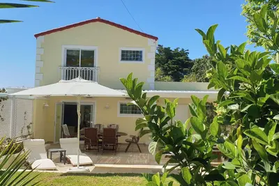Image de Charmant cottage à deux étages entièrement équipé près du village de Constantia