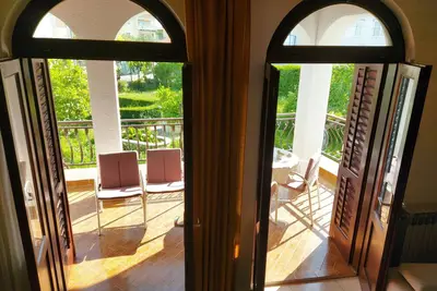 Image de Appartement de deux chambres avec la terrasse Palit, Rab (A-15794-a)