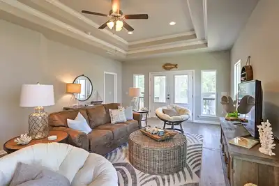 Image de Luxe Port St. Joe House w \/ Pool Ă WindMark Beach!