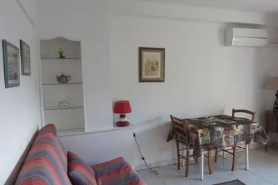 Image de Studio de 35m2 à St-Raphaël pour 2, terrasse, climatisation, parking, Wifi