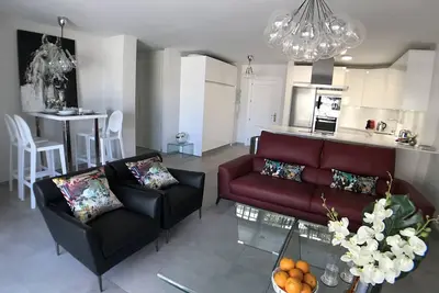 Image de Appartement de luxe contemporain 1 chambre à l'intérieur de Puerto Banus
