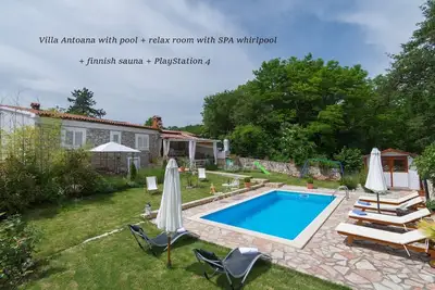 Image de Villa Antoana avec piscine + spa bain Ă remous + sauna finlandais +PlayStation 4
