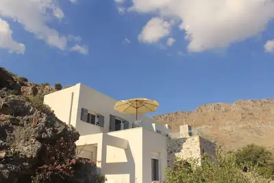 Image de Elia Petra - Belle villa de 4 chambres entourée d'une oliveraie - Crète sud