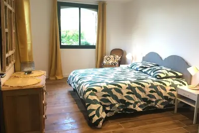 Image de Studio 30m2 climatisé parking privé clos accès jardin 10 minutes de la plage