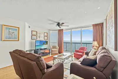 Image de AshWorth 706, condo front de mer 2 chambres, bain à remous et une connexion Wi-Fi gratuite!