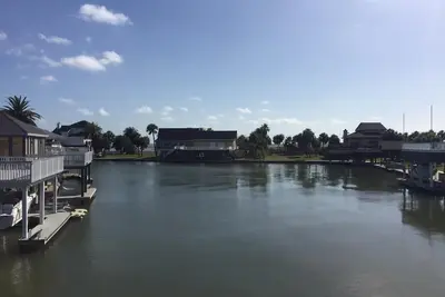 Image de Gated Top and Bottom Deck Safe Children 3br Sleeps 9 Bay Canal Great Fishing!
