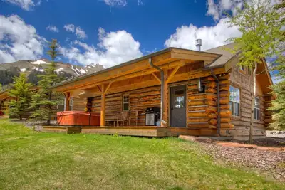 Image de Le Wrangler- Cowboy Heaven Cabin / Ski-in / out Ă partir de Door / Moonlight Basin / Hot Tub