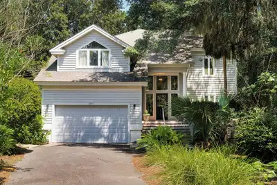 Image de Magnifique maison 4br \/ 4br! 12 personnes! Cartes d'agrément incluses! Près de la plage!