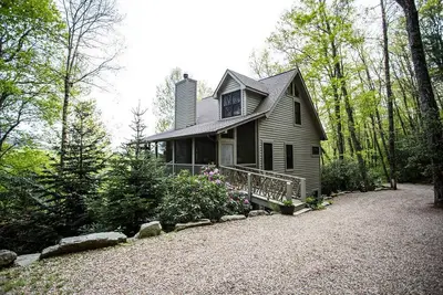 Image de Maison de montagne construite sur mesure sur 4 acres - 5 miles de Old Edwards Inn