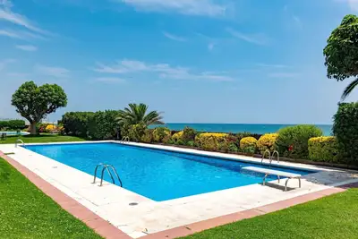 Image de Bel appartement pour 6 personnes avec piscine, Wifi, Tv, balcon et parking