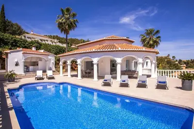Image de Maison de vacances privée avec Wifi, climatisation, piscine privée, Tv, patio, vue panoramique