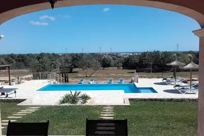 Image de Luxe et Villa calme avec piscine, wifi, idéal pour la détente et les familles w \/ enfants
