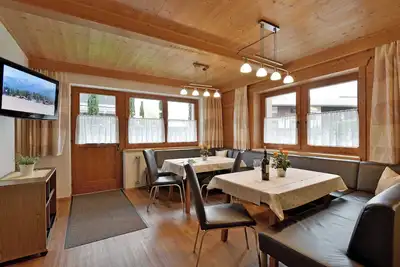 Image de Apt. N ° 4- 90m² / 3 chambres / 3 douche / 3 toilettes / cuisine / lave-vaisselle - Apart Erna