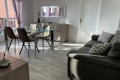 Image de Appartement 3***, accès direct plage. Refait à neuf à 600 M du centre ville