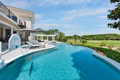 Image de Private Infinity Pool! Golf & Ocean Views! Luxe et confort! Promenade à la plage!