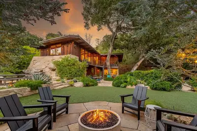 Image de Santa Barbara Fiesta - Maison spacieuse et privée près de Mission avec jardin magique
