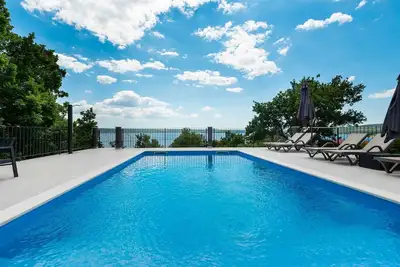 Image de Grande Villa Ivana 4 * avec piscine et vue sur la mer